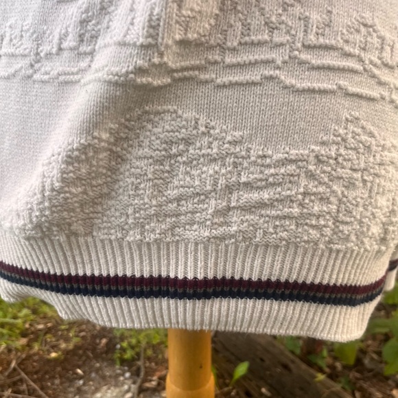 CARMEL MENS MEDIUM WHITE KNIT SWEATER WITH STITCHED GOLFER THEME - Picture 6 of 9